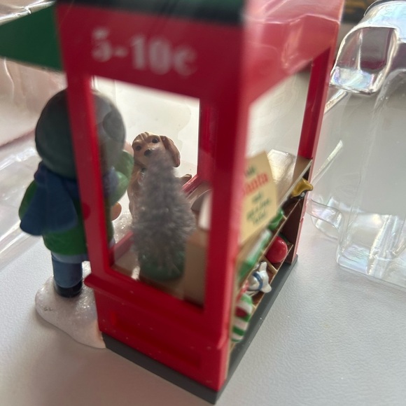 Hallmark NEW Collectible Holiday ornament 2013 In the Christmas window store - Picture 6 of 8